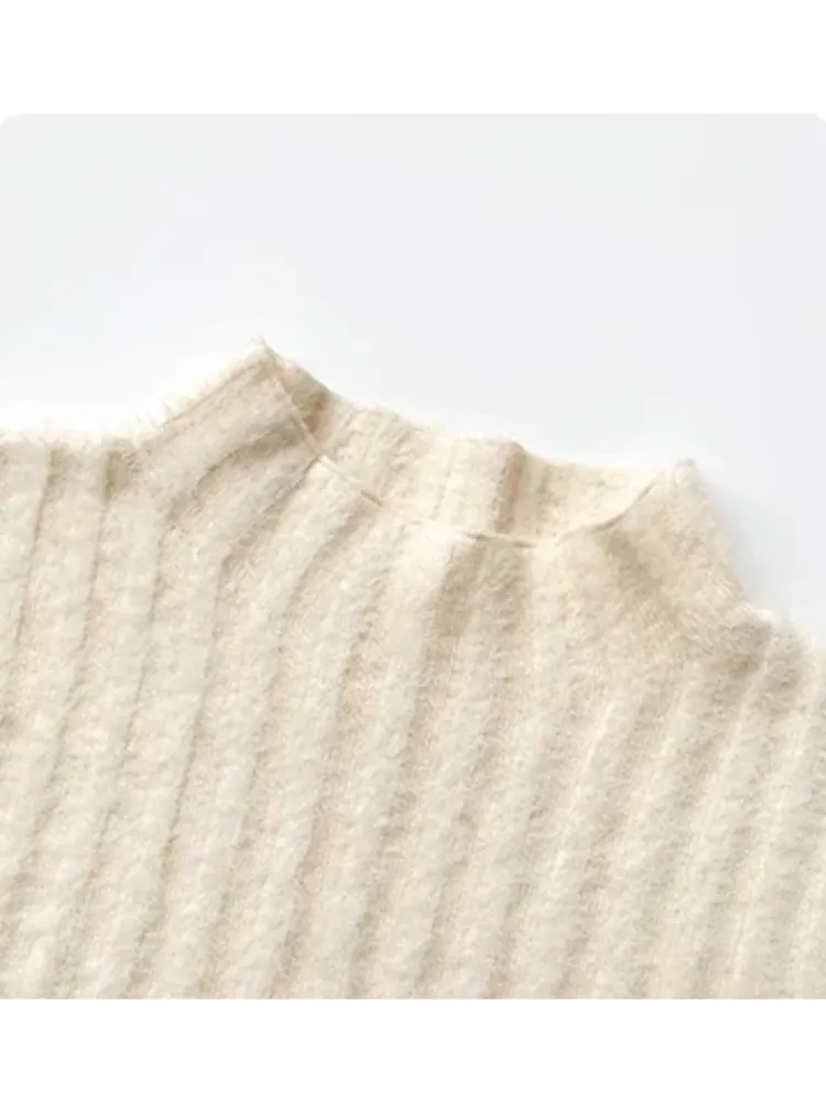 Women's Elegant Lined Wool Knitted Turtleneck Jumper | Ideal for Autumn/Winter